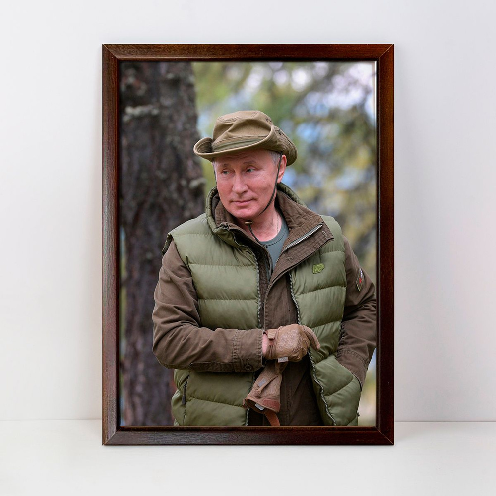 Портрет Владимира Путина в рамке под дерево / А-4 (21x30 см.)  #1
