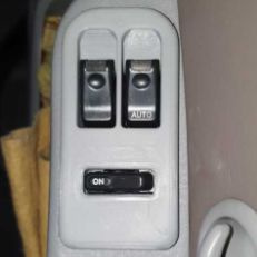 Корпус кнопок водительского стеклоподъемника Mazda Bongo Friendee под родные кнопки. Тип 1.  #1
