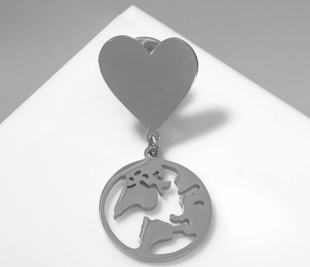 Значок Планета на сердце, цвет серебро #1