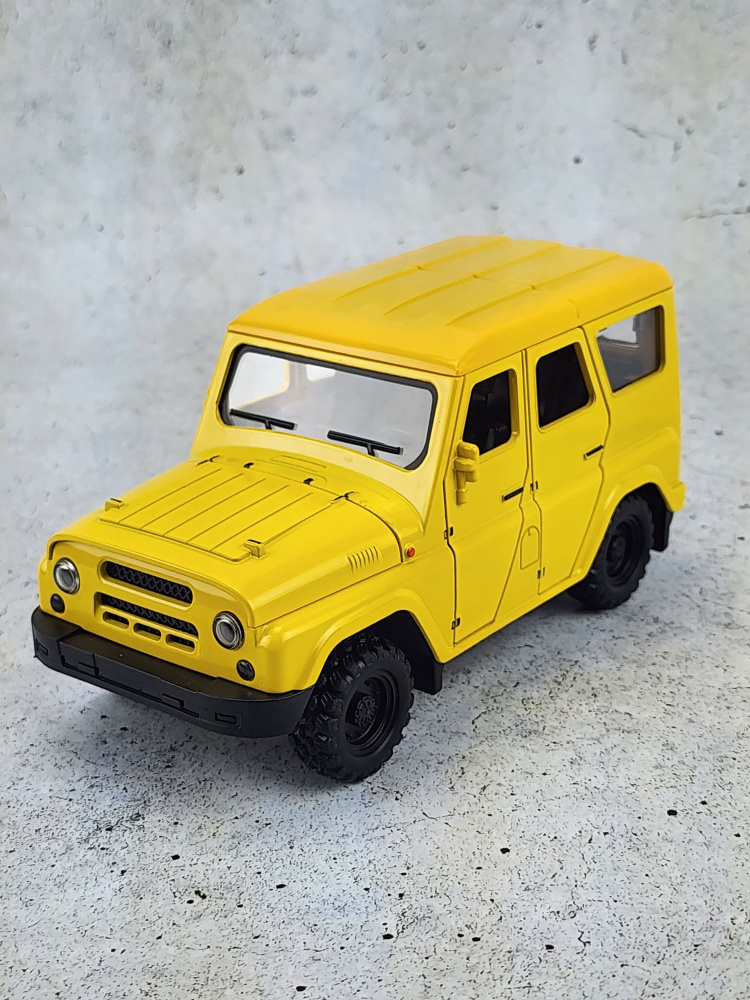 Машинка металлическая УАЗ-469 инерционная модель УАЗ 1:18 желтая длина 18см, со светом и звуком  #1