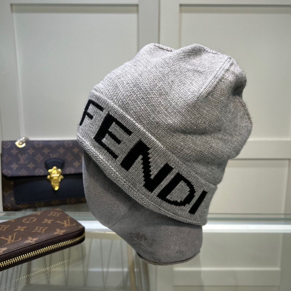 Шапка Fendi #1