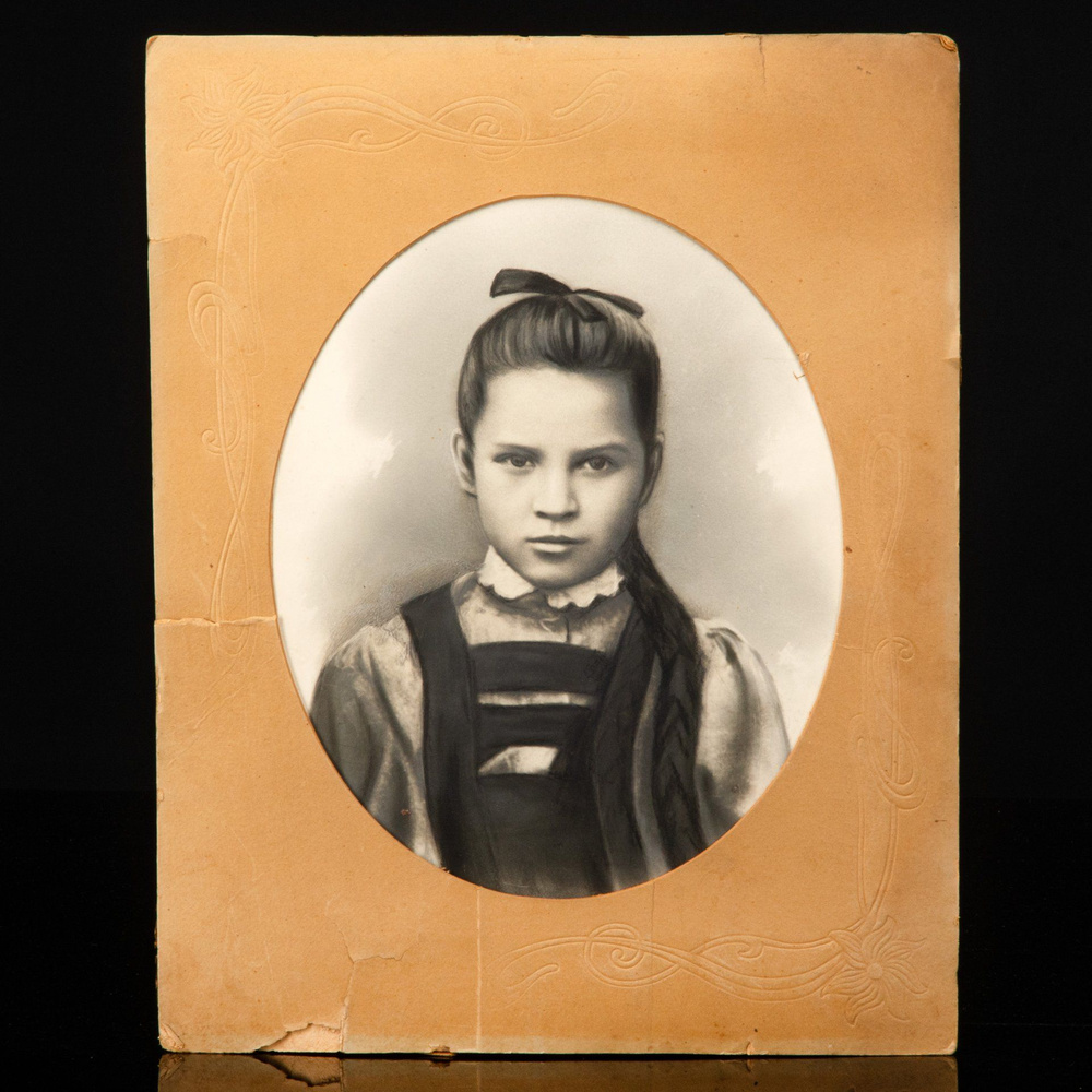 Фотография винтажная неизвестной девочки, бумага, фотопечать, картон, Российская империя, 1890-1915 гг. #1