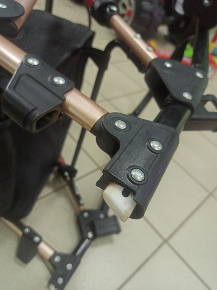 Правый механизм складывания коляски Luxmom 535 #1