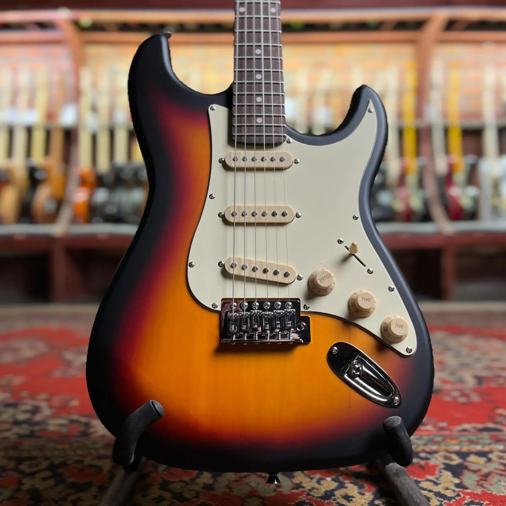 Электрогитара DeMarco DMSEST202 Stratocaster SSS Sunburst #1