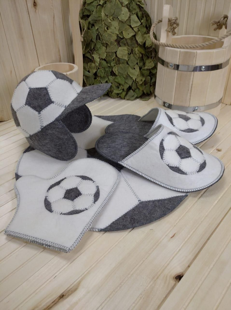 Набор подарочный 4 предмета "Футбол" (кепка, рукавица, коврик, тапочки р.39-44)  #1