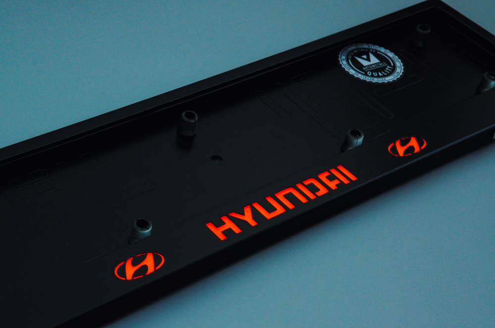 LED Рамка номерного знака с красной подсветкой надписи HYUNDAI из металла черная / Рамка для автомобиля #1