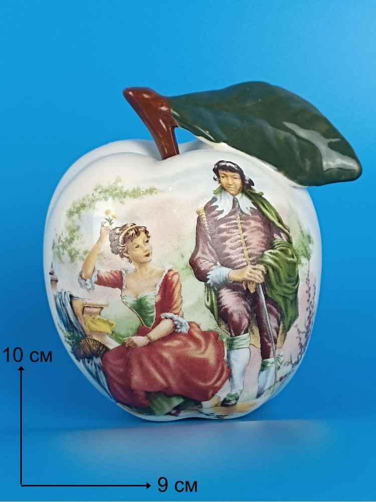 Фарфоровая статуэтка, яблоко с изображением Дама и Кавалер  #1