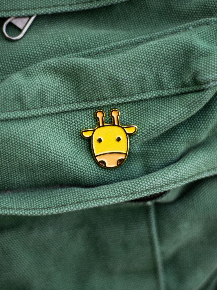 Металлический значок на рюкзак Жираф #1