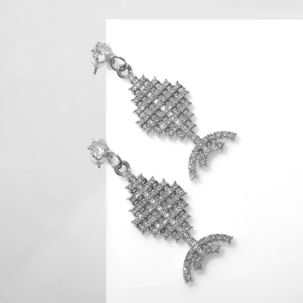 Серьги со стразами Рыбки миниатюрные, цвет белый в серебре  #1