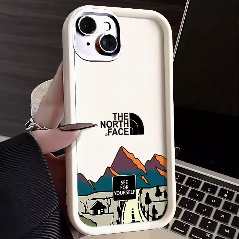 Чехол на Iphone 13 / светло-кремовый The North face / С защитой камеры и усиленными углами  #1