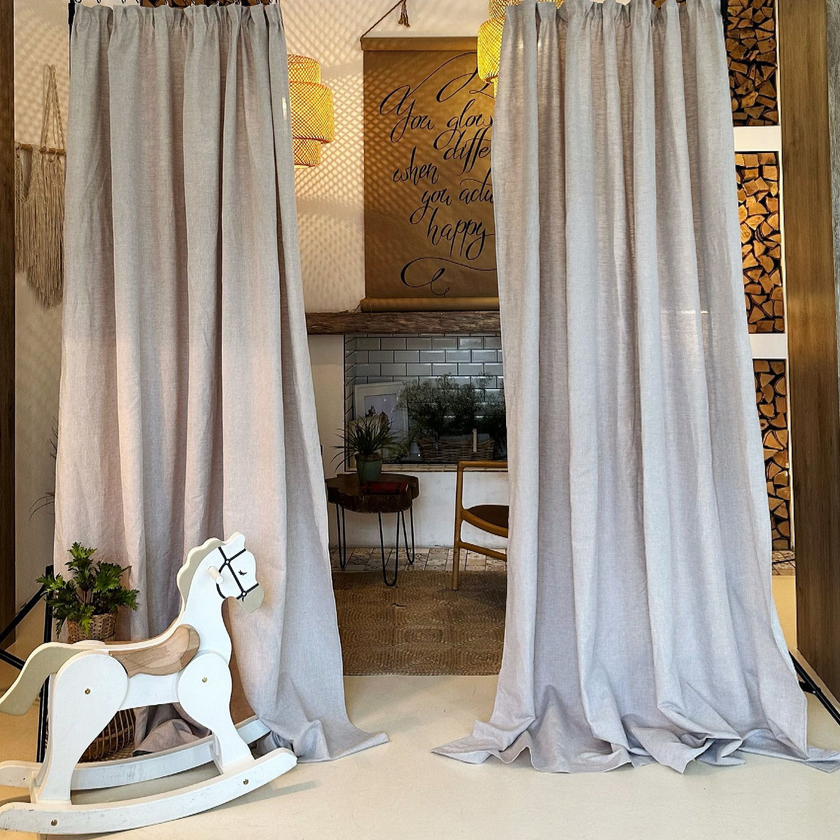 Шторы из льна Linen Elegance являются премиальными в своём сегменте, так как мы используем чистый лён/хлопок в их производстве. Такой материал долговечен, не накапливает пыль, мало подвержен загрязнениям и легко отстирывается, имеет антистатический эффект и не вызывает аллергии.