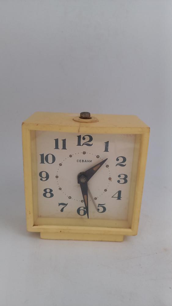 Винтажный советский часы-будильник Севани, СССР #1