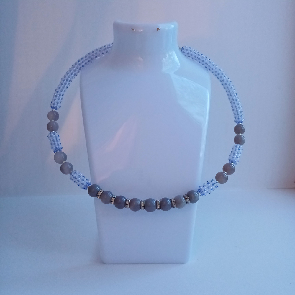 Ожерелье женское ручной работы с натуральным камнем агат цвет дымчатый и бисера  #1