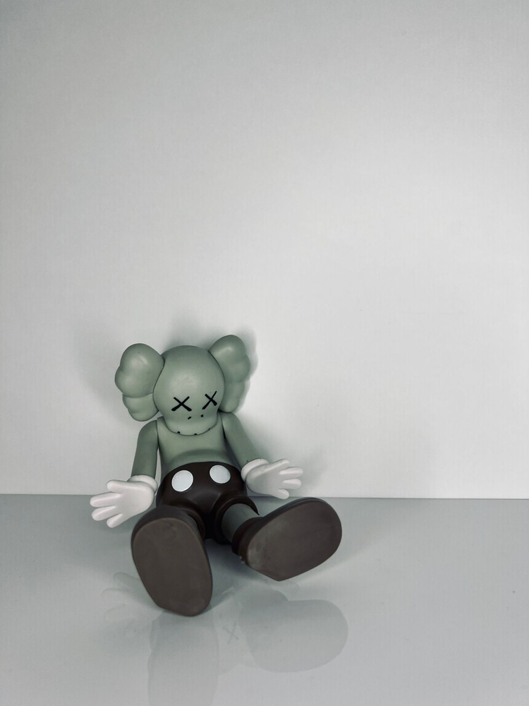 Фигурка кавс kaws #1