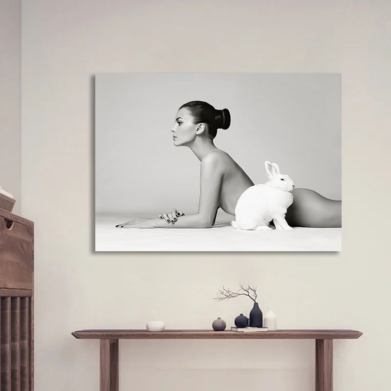 Картина 18+, картина голая девушка с кроликом, 30х40 см. #1