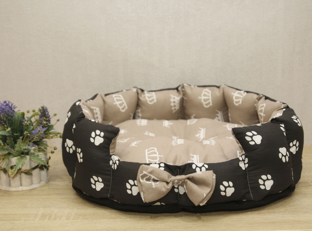 Лежанка для животных, кошек и мелких пород собак, со съемной подушкой / 50х50х16 см. Коричневые/бежевые #1