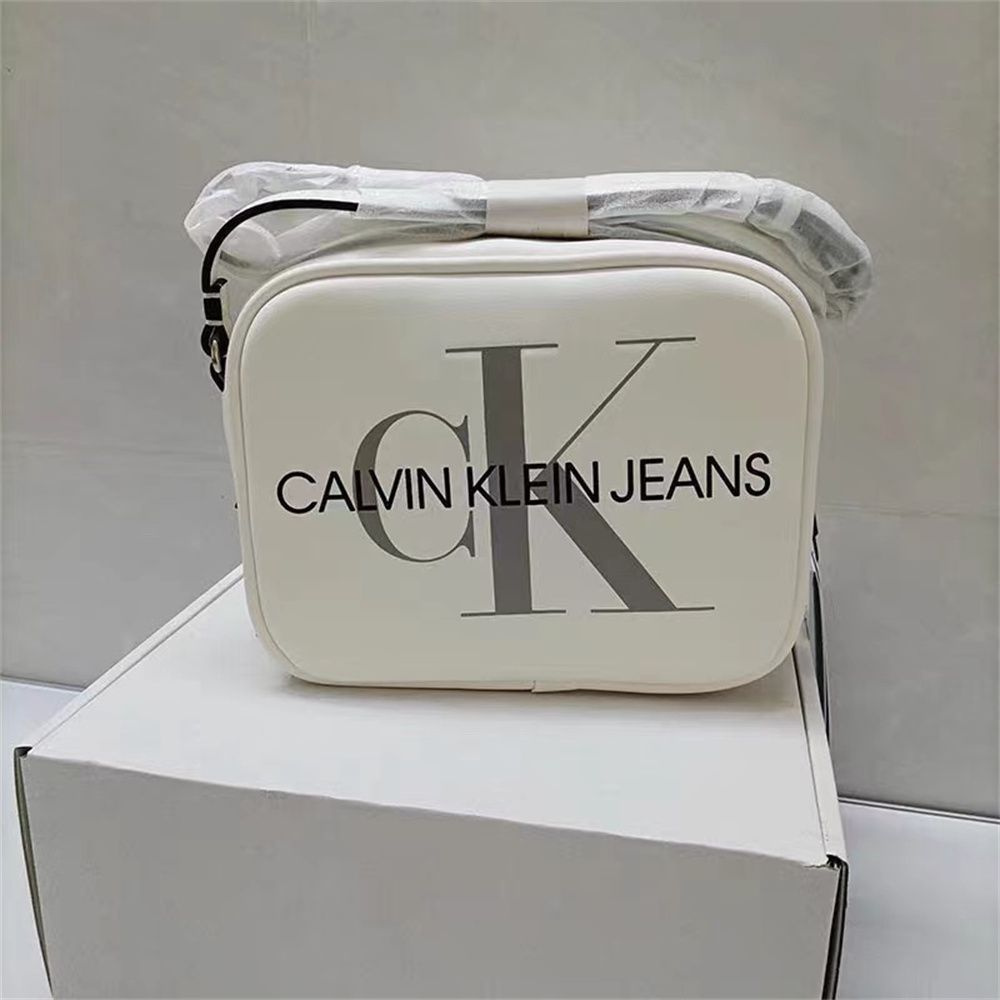 Calvin Klein Сумка на плечо кросс-боди #1