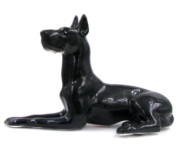 Дог лежит (окрас черный) Фарфоровая статуэтка собаки #1