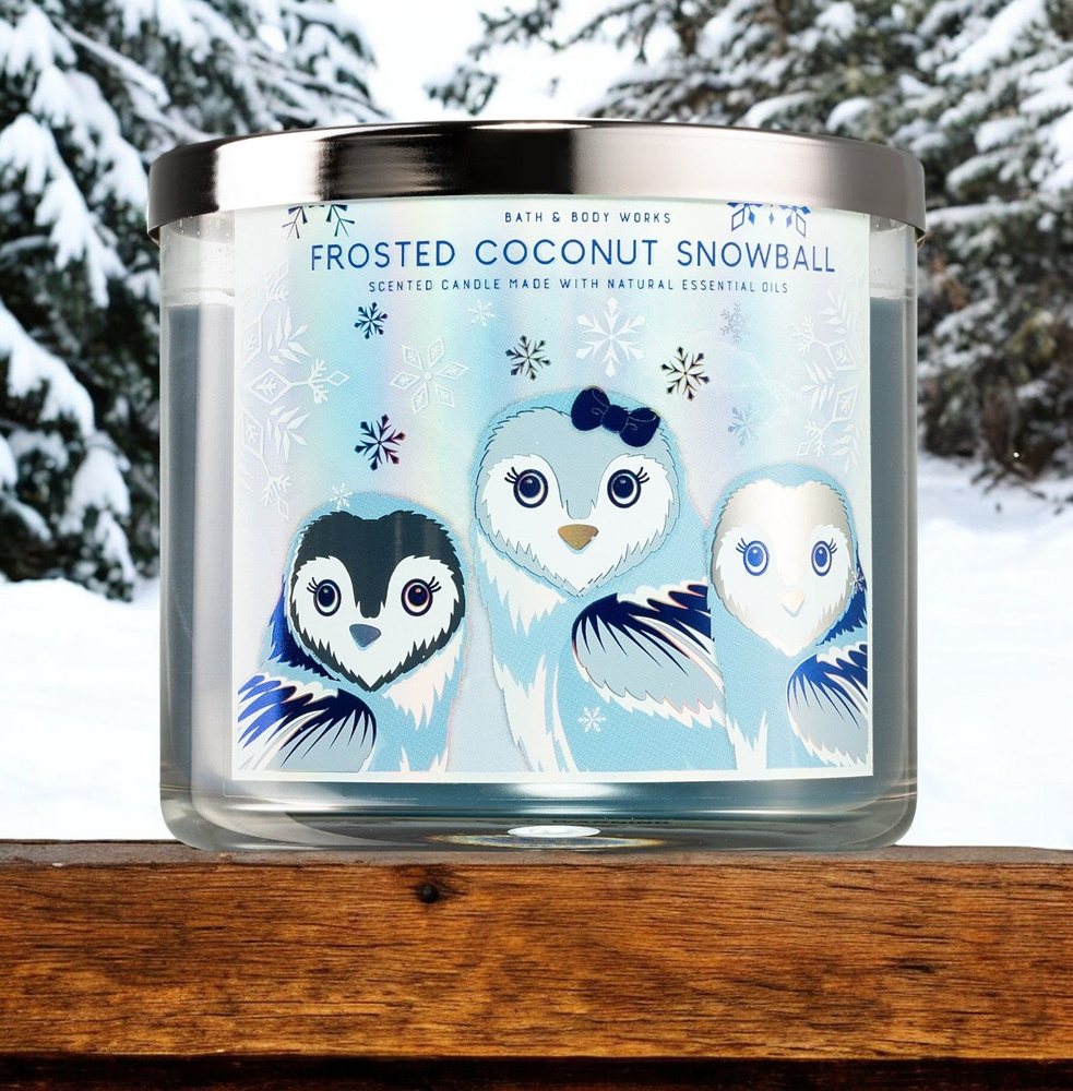 Bath & Body Works Frosted Coconut Snowball новогодняя ароматическая свеча с эфирными маслами  #1