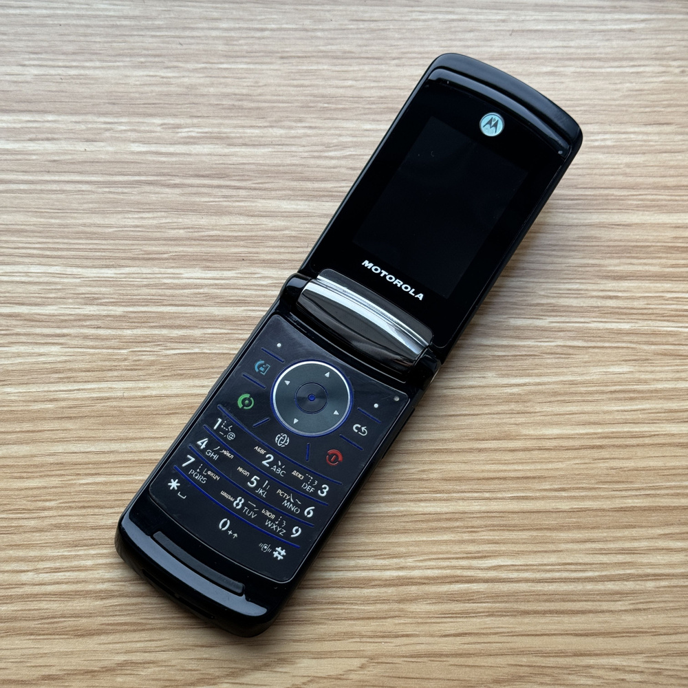Motorola Мобильный телефон RAZR2 V9, черный #1