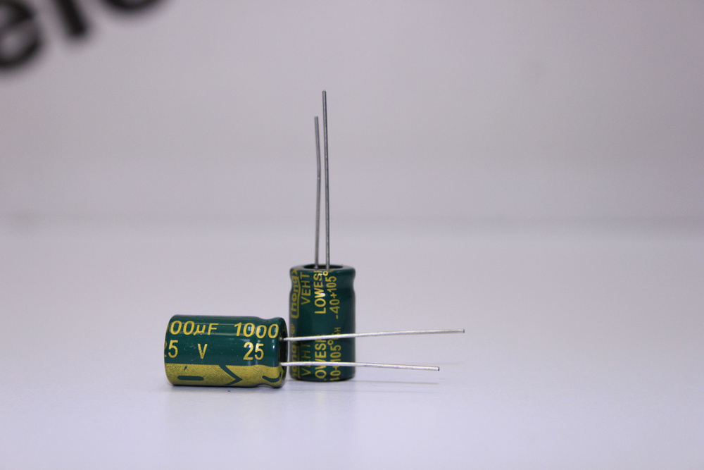 Конденсатор электролитический 1000мкФ 25В (1000uF-25V, -40+105C) #1