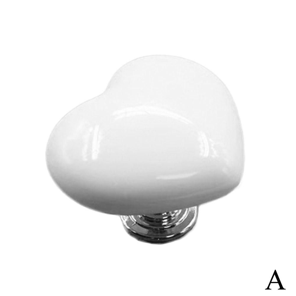 Красочнаякнопкасмываунитазавформесердца