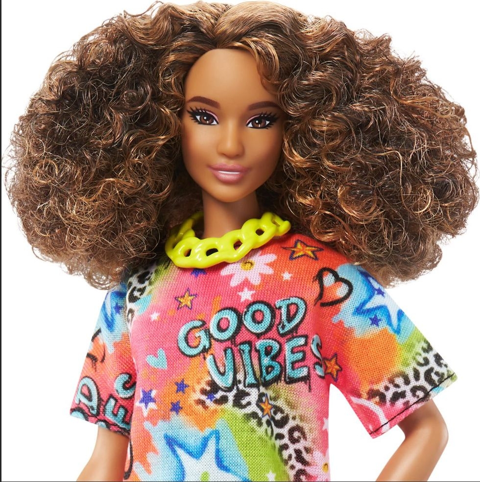 Кукла Mattel Barbie Fashionistas Игра с модой "Модница" в платье граффити FBR37-HPF77  #1