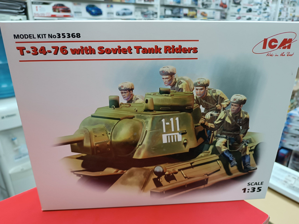 35368 Tанк 34-76 с советским танковым десантом ICM 1:35 Сборная модель  #1