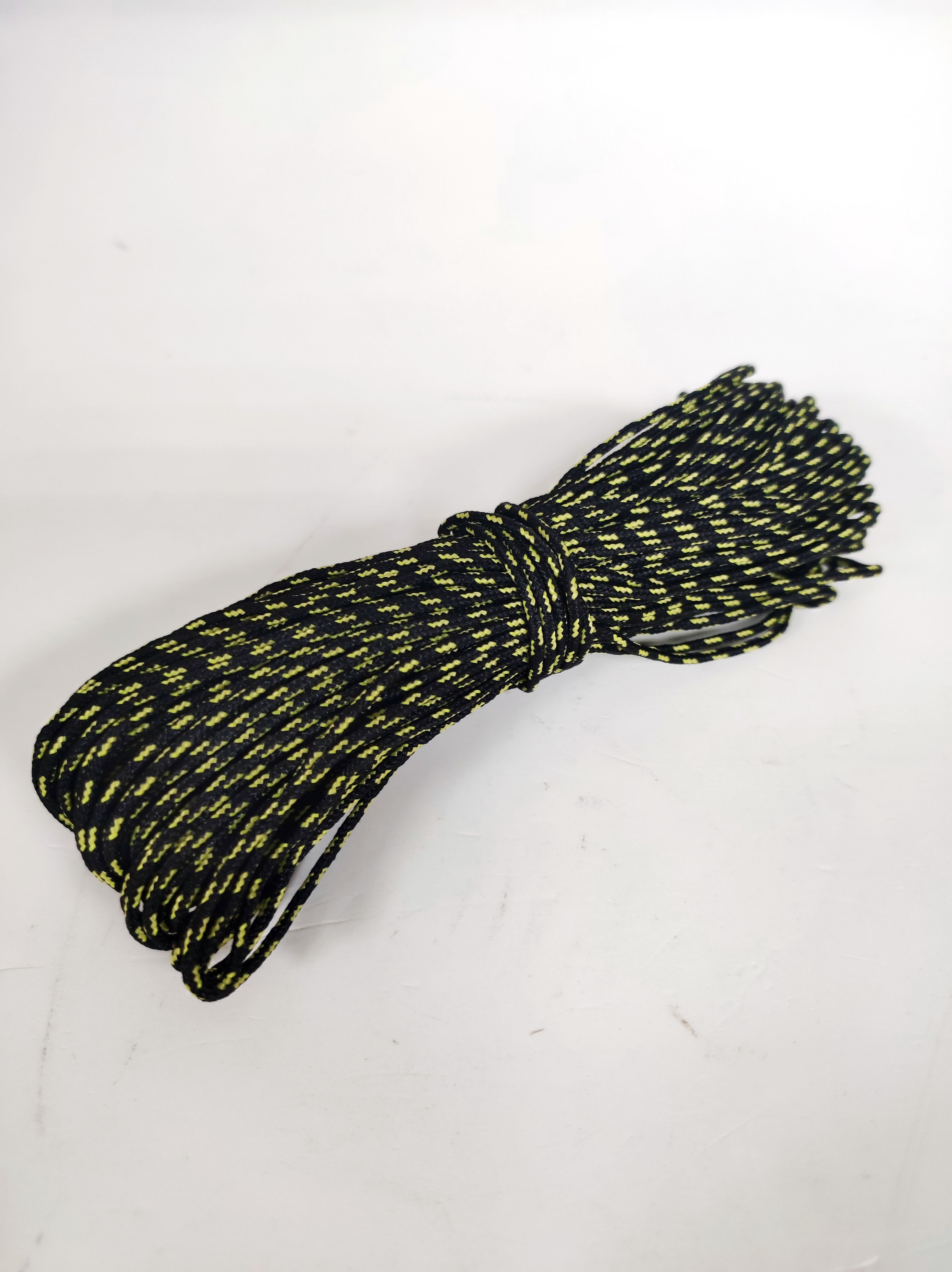 ШнурвысокопрочныйизDyneema1,6мм(20м)80кгс,дляподводнойохотыикайтов