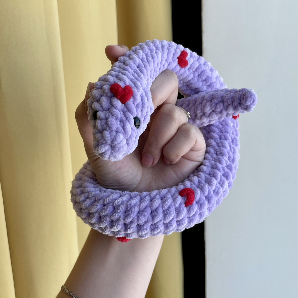 Вязаная мягкая игрушка "Змея" / змейка с сердечками / лиловый 60 см  #1