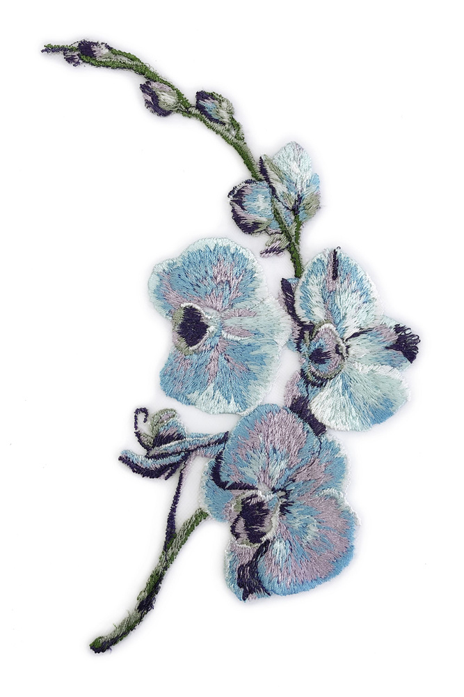 Вышитая пришивная нашивка "Орхидея" голубая #1