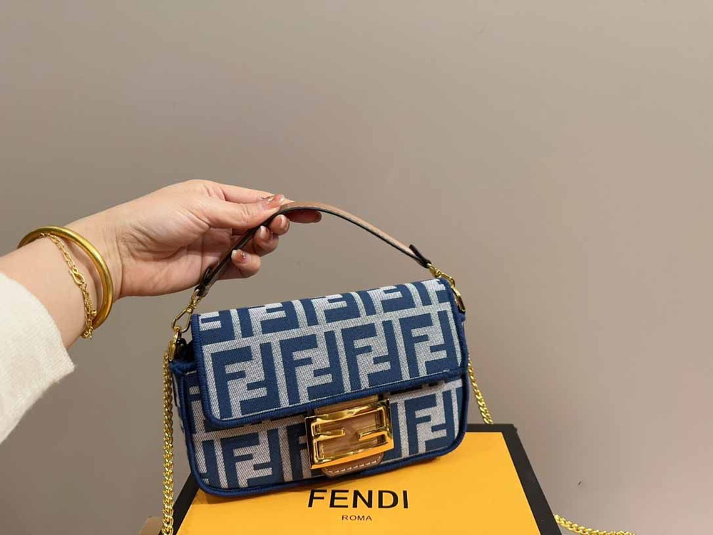 Fendi Сумка на плечо #1