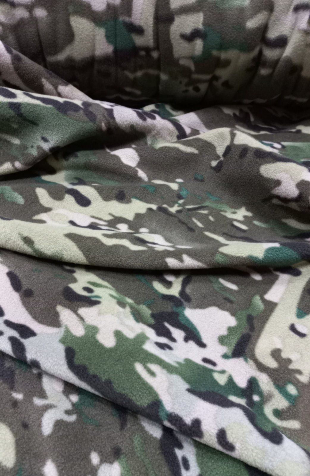 Флисмультикам(сзеленцой),Отрез3мх1.50м,плотность285гр/м