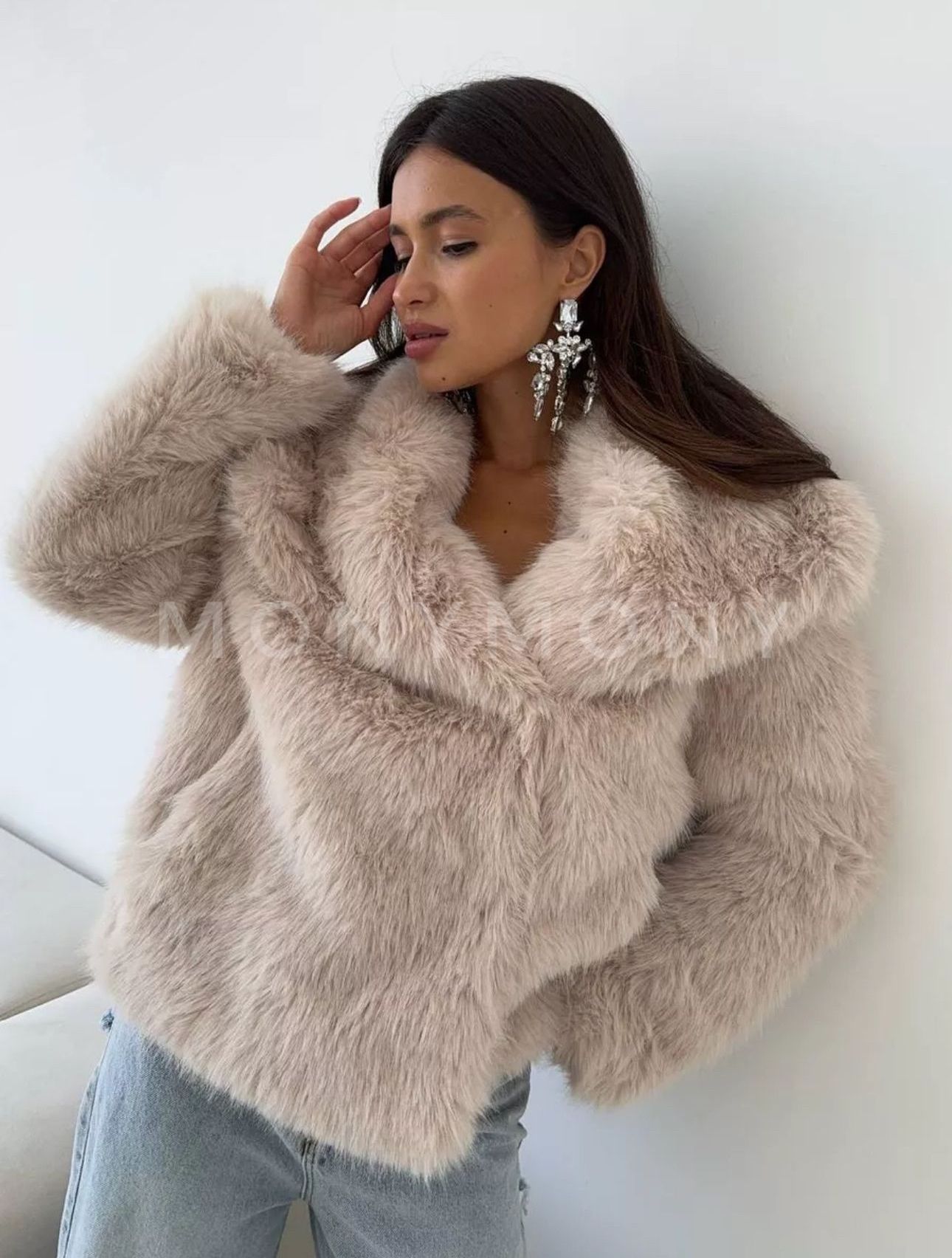 Шубакороткаяскапюшоном