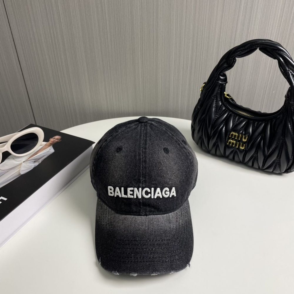 Шапка Balenciaga #1