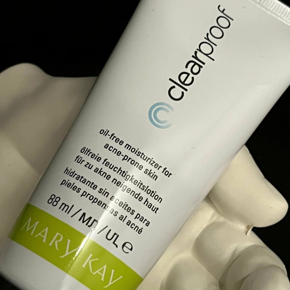 Обезжиренное увлажняющее средство Clear Proof Mary Kay #1