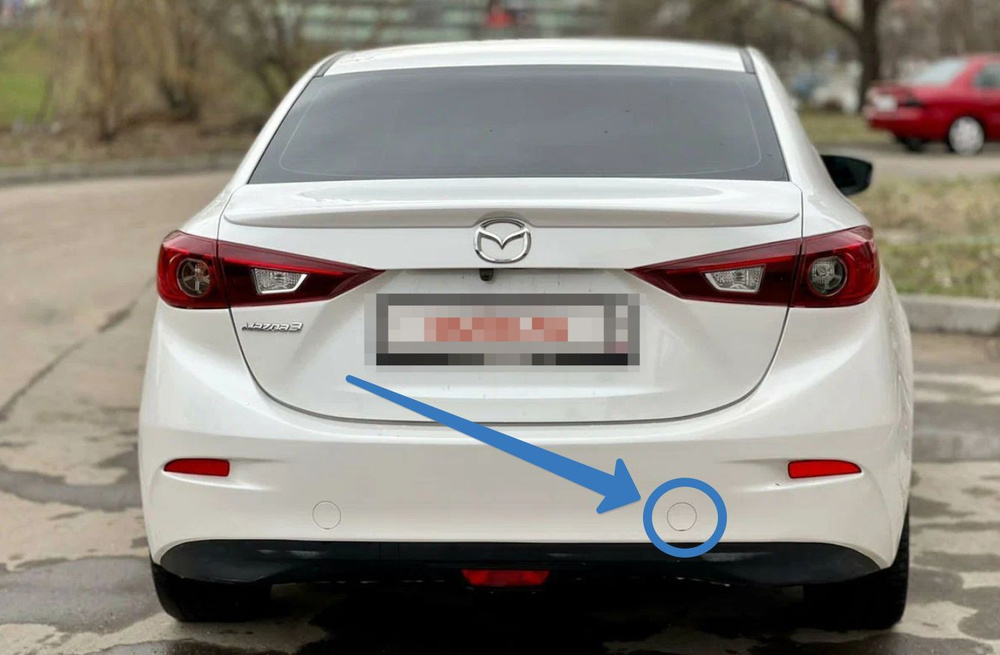 Темно-серая правая заглушка заднего бампера Mazda 3 BM седан (2013-2018) артикул BHN150EK1BB  #1