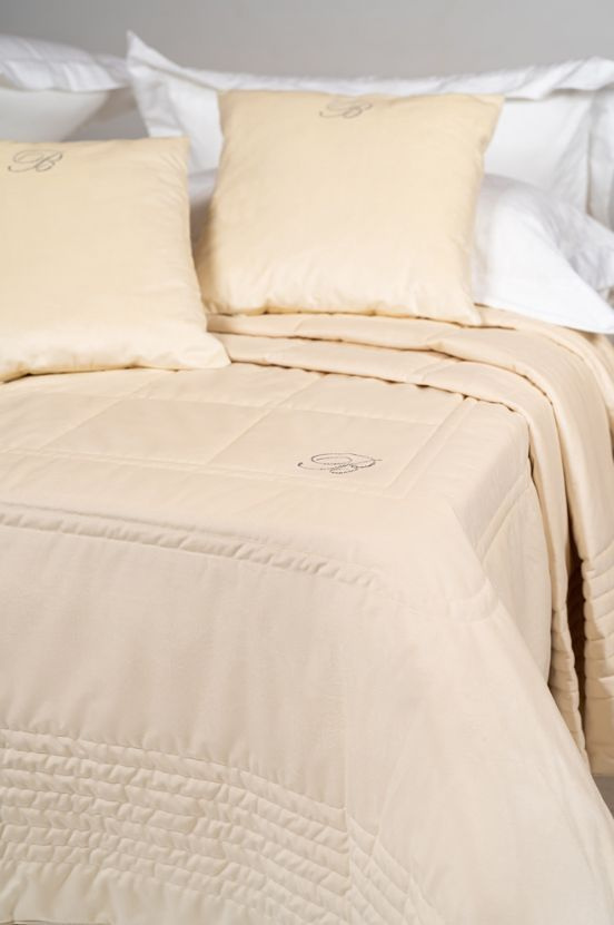 Покрывало стеганое двуспальное BLUMARINE BEDSPREAD NOTE BLU BEIGE Svad Dondi Home Svad Dondi Home 207x270 #1