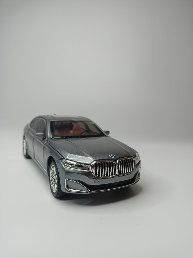 Модель автомобиля BMW М7 коллекционная металлическая игрушка масштаб 1:24 серый  #1