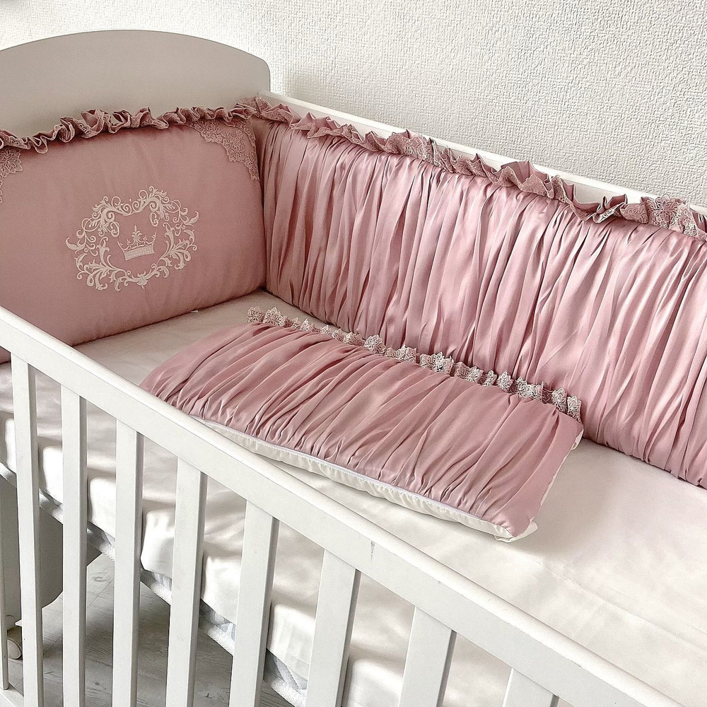 Бортики в детскую кроватку+простыня "Утонченность", пудровый, для кроватки 120*60 см или овальной 125*75 #1