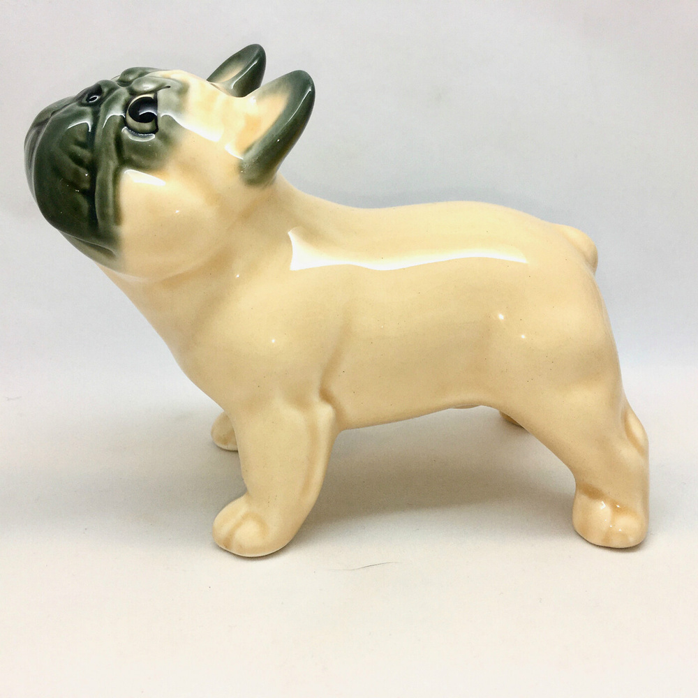 Статуэтка декоративная фарфоровая собака французский бульдог в стойке палевый  #1