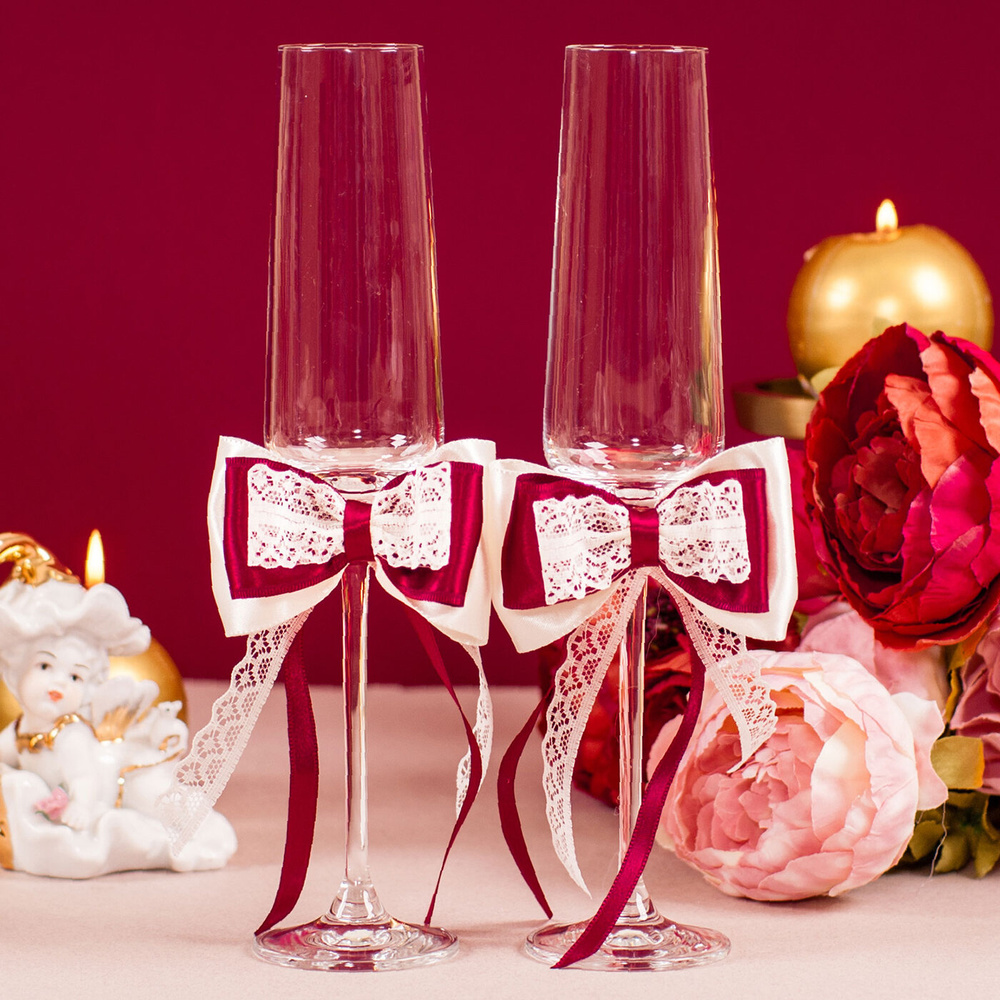 Свадебные бокалы для молодоженов ручной работы "Марсала" с кружевом айвори и атласными бантами в винных #1