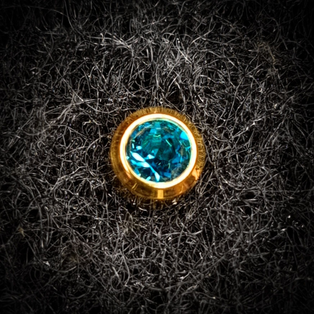 Серьги/Пусеты Caflon камень Голубой циркон завальцованный в золоте размер R - средний (4 мм)  #1