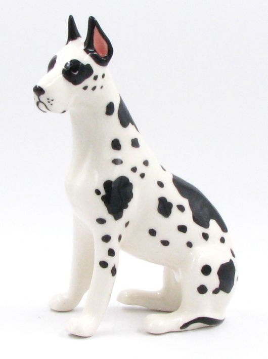 Дог сидит (белый мраморный с черными пятнамии) Фарфоровая статуэтка собаки  #1