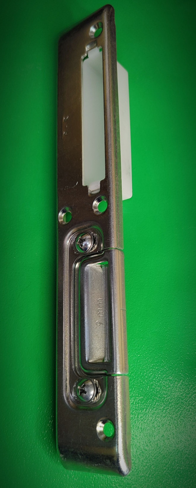 Ответная планка дверная многозапорная правая 9 мм. паз #1