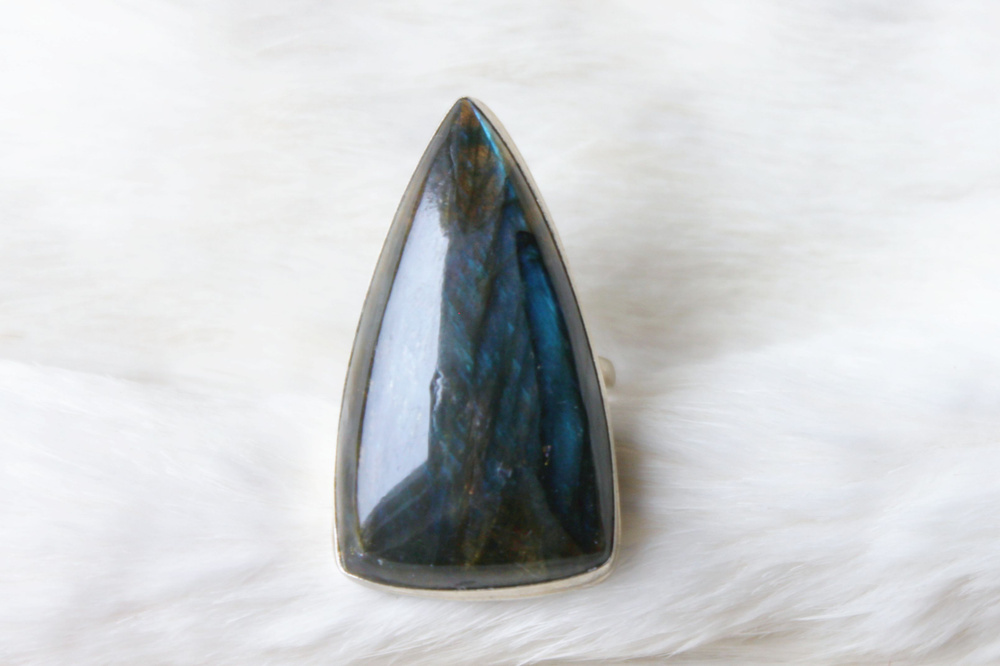 Кольцо с лабрадором треугольное - купить с доставкой по выгодным ценам ...