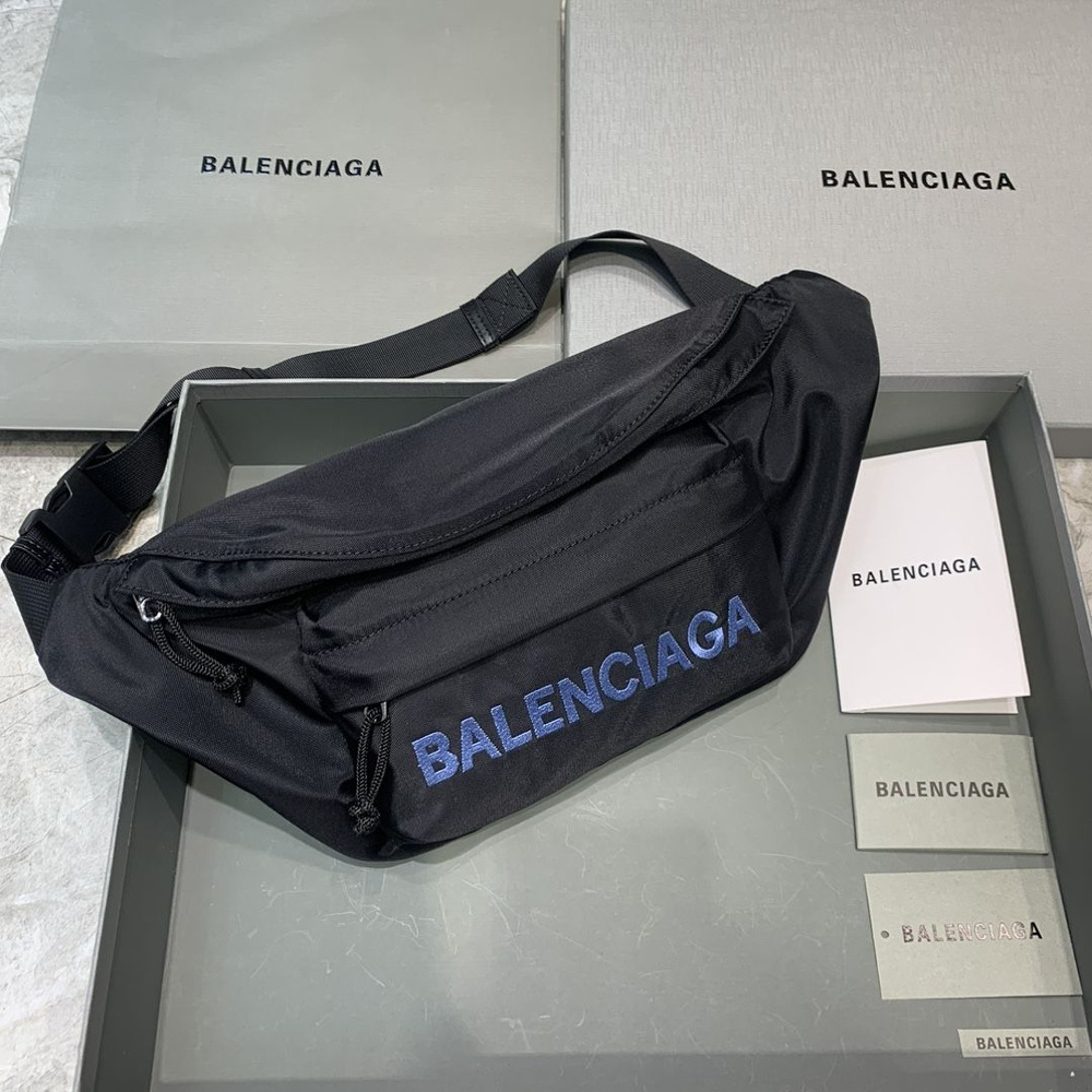 Balenciaga Сумка на пояс #1