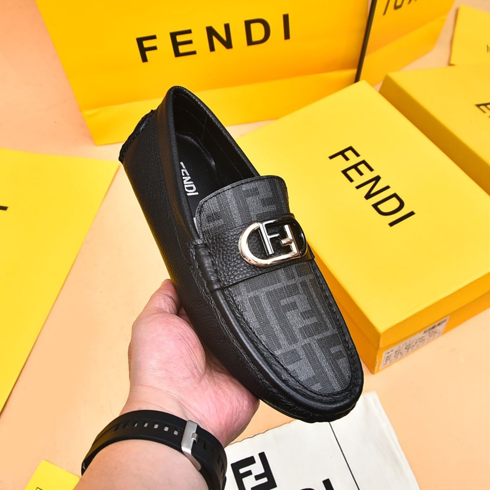 Кроссовки Fendi Boutique. Итальянская мода (журнал) #1