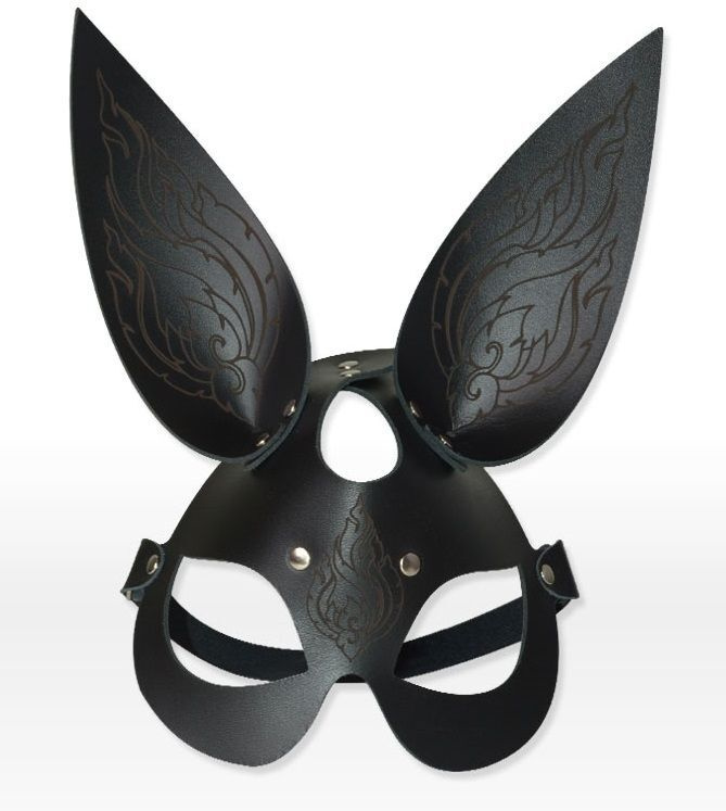 Чёрная кожаная маска с длинными ушками и эффектом тату #1