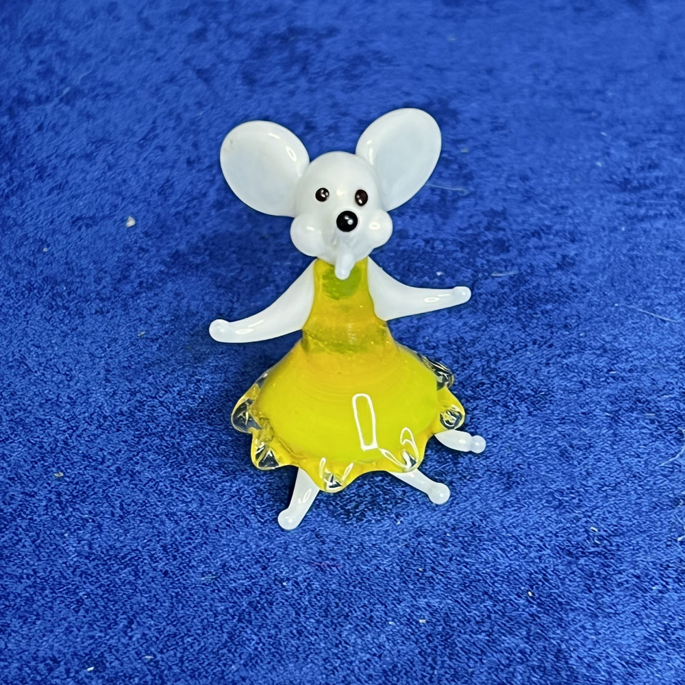 Фигурка стеклянная "Мышка" Белая в Жёлтом платье #1